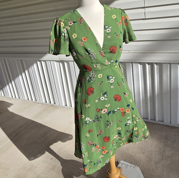 Forever 21:Floral Green Dress - Picture 2 of 5